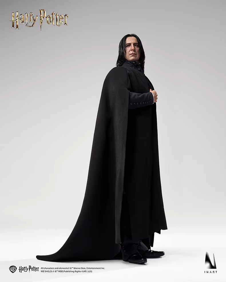 Action figure of Severus Snape from 'Harry Potter' series in a black cloak on a white background.